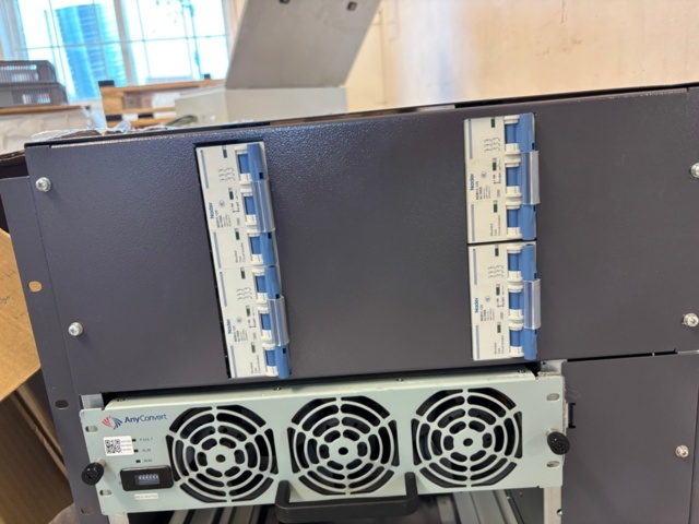 1435314-6 Komplett batterianläggning 88 kWh – 20 pallar med batterier & styrsystem