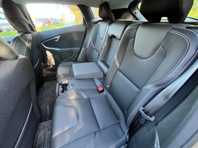 176463-16 Volvo V40 T2 Manuell, 120hk, 2014 - En ägare!