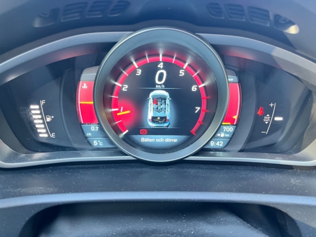 176463-22 Volvo V40 T2 Manuell, 120hk, 2014 - En ägare!