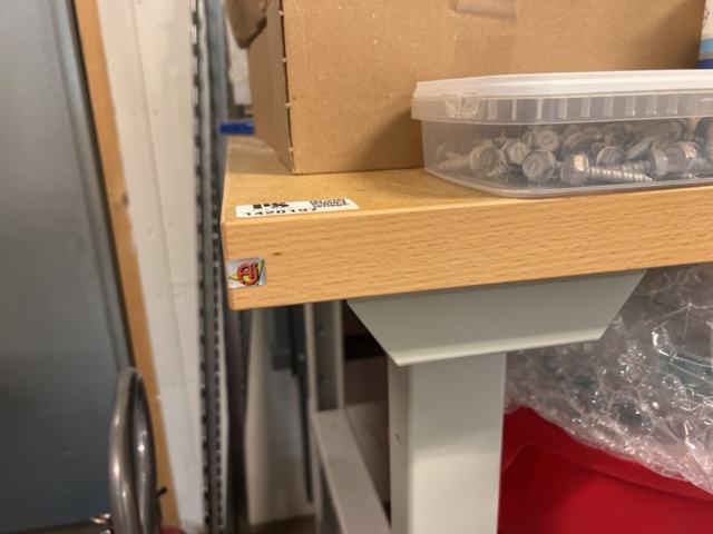 1420197-2 Arbetsbänkar 2 st och plåtskåp 1 st - AJ