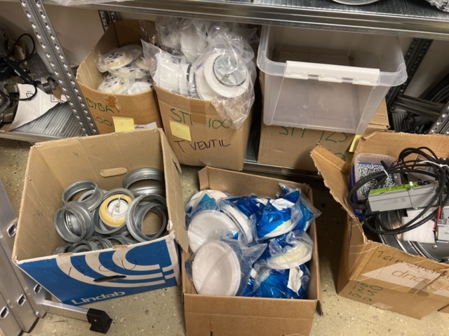 1420199-7 Lager med ventilationsdetaljer - filter, rör, flödeskomponenter m.m.