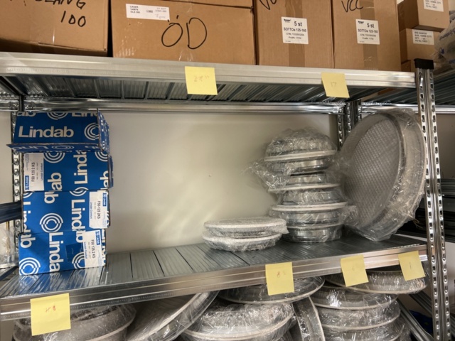 1420199-15 Lager med ventilationsdetaljer - filter, rör, flödeskomponenter m.m.