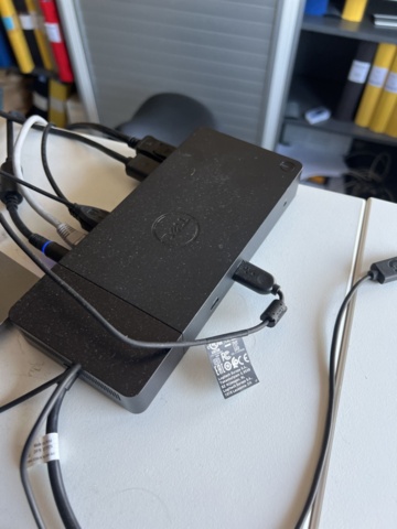 1420201-3 Skärmar 3 st, dockstation 1 st - Dell, HP