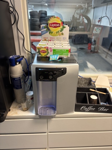 1420995-2 Kaffemaskin med touchskärm och vattenmaskin - de Jong DUKE Varea 6035b02