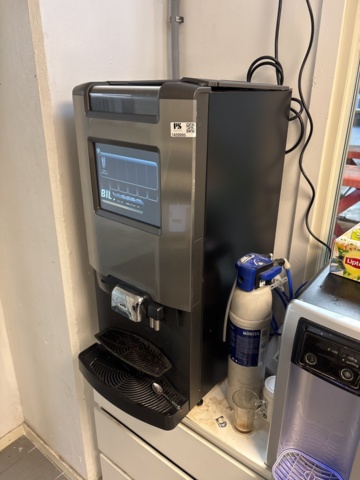 1420995-3 Kaffemaskin med touchskärm och vattenmaskin - de Jong DUKE Varea 6035b02