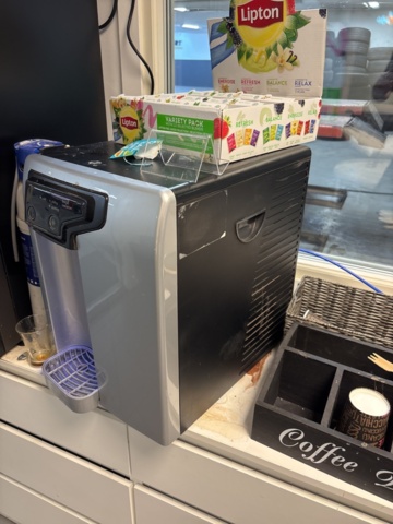 1420995-7 Kaffemaskin med touchskärm och vattenmaskin - de Jong DUKE Varea 6035b02