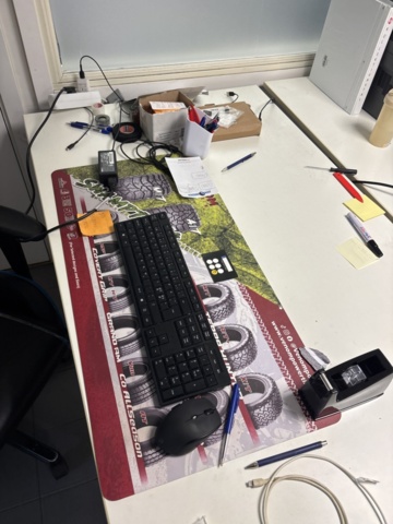 1420997-4 Samling med kontorsinredning och elektronik - skrivbord, stolar, bildskärm, skrivare m.m.