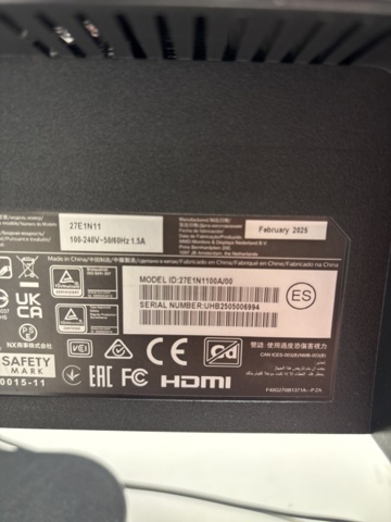 1420997-7 Samling med kontorsinredning och elektronik - skrivbord, stolar, bildskärm, skrivare m.m.