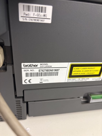 1420997-12 Samling med kontorsinredning och elektronik - skrivbord, stolar, bildskärm, skrivare m.m.