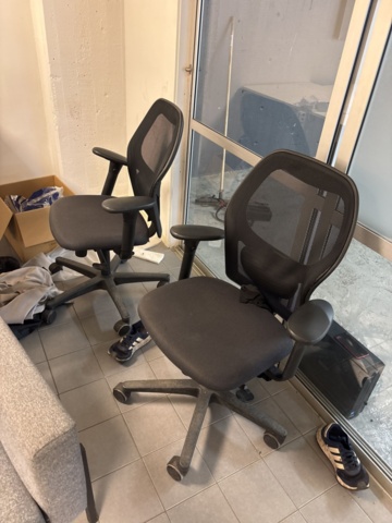 1420997-16 Samling med kontorsinredning och elektronik - skrivbord, stolar, bildskärm, skrivare m.m.