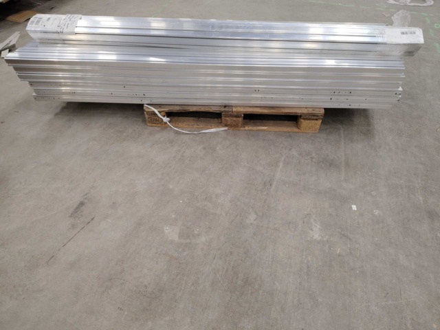 1432393-1 Aluminiumprofil Side++, ca 131 st  L=2370 mm XXL