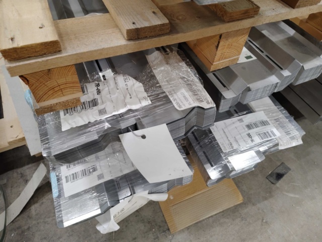 1432395-2 Galvaniserad bakplatta, ca 446 st ValkPro+ L10° L=1980 mm