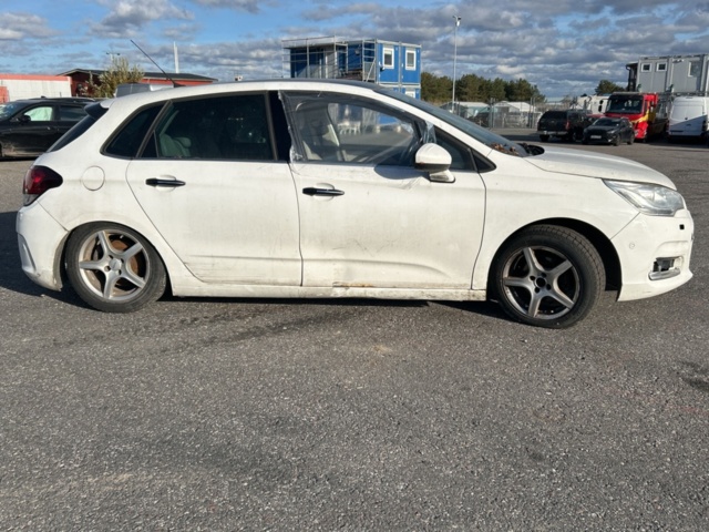 1430650-6 Citroën C4 1.6 BlueHDi EAT, 120hk, 2016