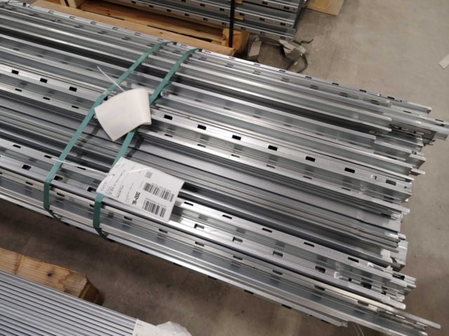 1432398-1 Galvaniserad takbärare, ca 100 st - L=2500x1,5 mm