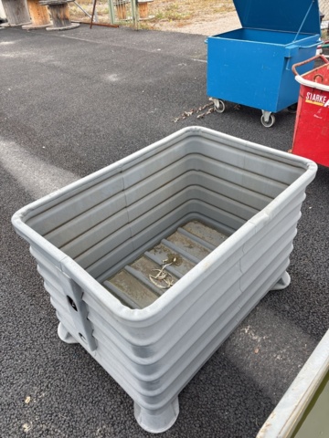 1372547-2 Berglöfslåda 600 liter