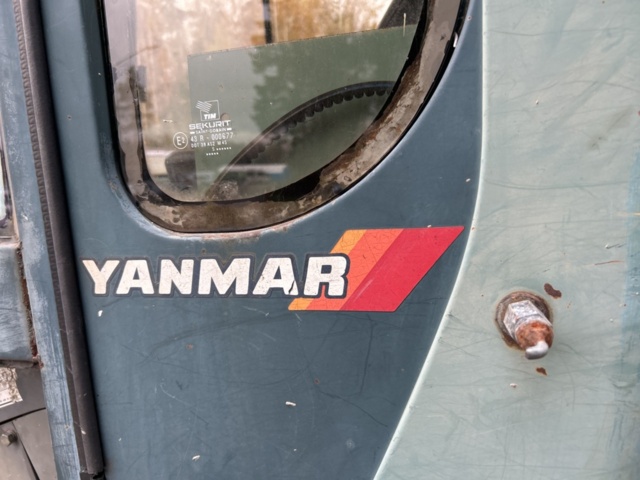 1267790-10 Bandgrävare Yanmar B22.2