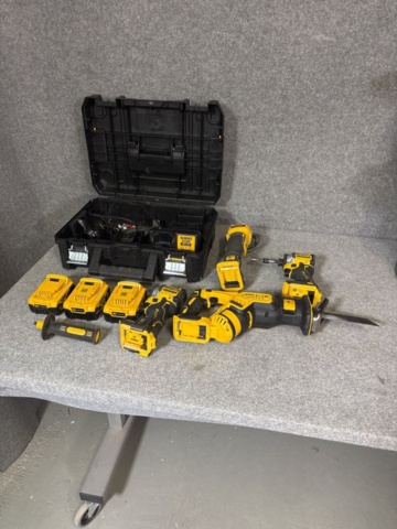 1421006-1 Samling med elmaskiner och tillbehör - DeWalt