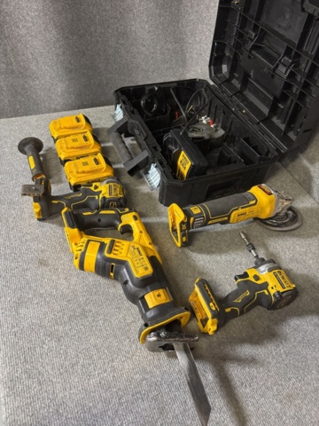 1421006-2 Samling med elmaskiner och tillbehör - DeWalt