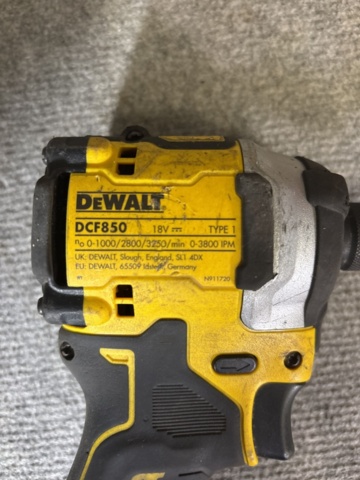 1421006-8 Samling med elmaskiner och tillbehör - DeWalt