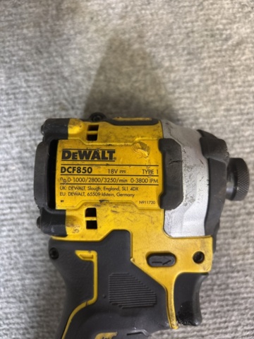 1421006-14 Samling med elmaskiner och tillbehör - DeWalt