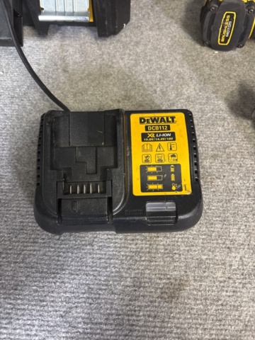 1421006-17 Samling med elmaskiner och tillbehör - DeWalt