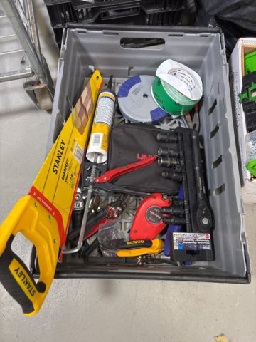 1421007-2 Parti förbrukningsmaterial och tillbehör - skruv, kabel, spännband m.m.