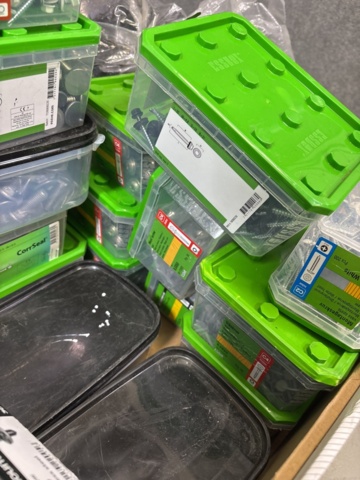 1421007-5 Parti förbrukningsmaterial och tillbehör - skruv, kabel, spännband m.m.