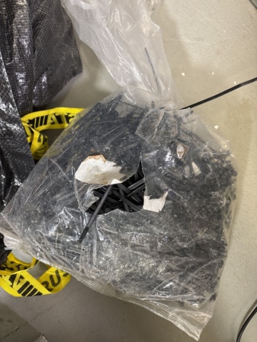 1421007-6 Parti förbrukningsmaterial och tillbehör - skruv, kabel, spännband m.m.