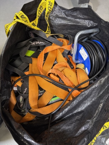 1421007-7 Parti förbrukningsmaterial och tillbehör - skruv, kabel, spännband m.m.