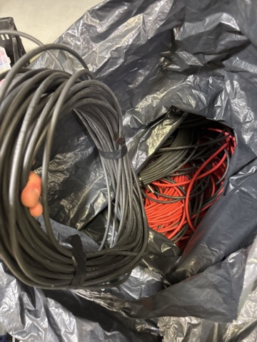 1421007-8 Parti förbrukningsmaterial och tillbehör - skruv, kabel, spännband m.m.