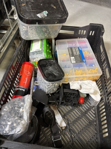 1421007-10 Parti förbrukningsmaterial och tillbehör - skruv, kabel, spännband m.m.