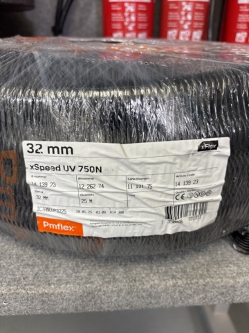 1421007-16 Parti förbrukningsmaterial och tillbehör - skruv, kabel, spännband m.m.