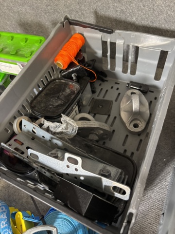 1421007-23 Parti förbrukningsmaterial och tillbehör - skruv, kabel, spännband m.m.