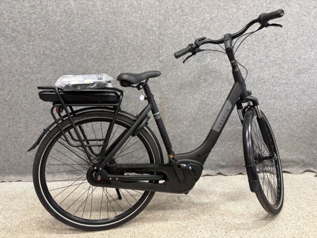 1388369-1 Electric bicycle Gazelle Paris C8 Low step