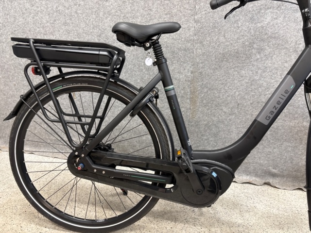 1388369-4 Electric bicycle Gazelle Paris C8 Low step