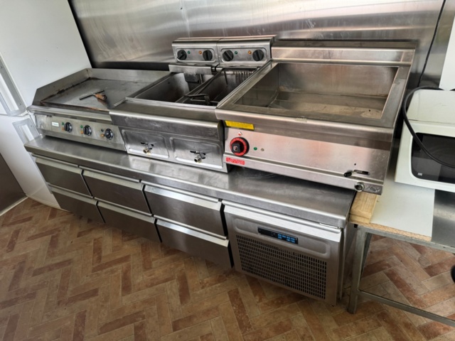 1199698-8 Försäljningsvagn – fullt utrustad!