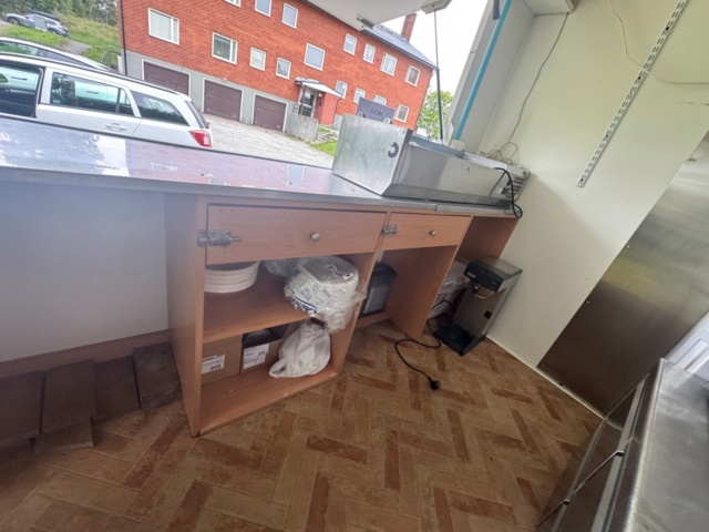 1199698-21 Försäljningsvagn – fullt utrustad!