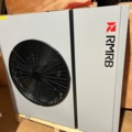 1372495-1 Värmepump Realm Energy RMBR RMAW-04ZR3 11 kW – helt ny i kartong, inkl. vattentank