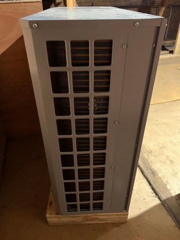 1372495-4 Värmepump Realm Energy RMBR RMAW-04ZR3 11 kW – helt ny i kartong, inkl. vattentank