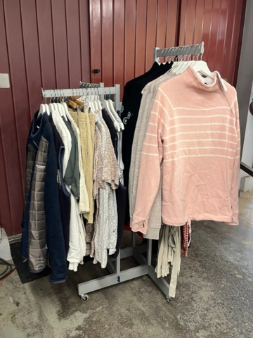 1437019-2 Parti nya kläder från Holebrook och Tretorn, ca 70 plagg