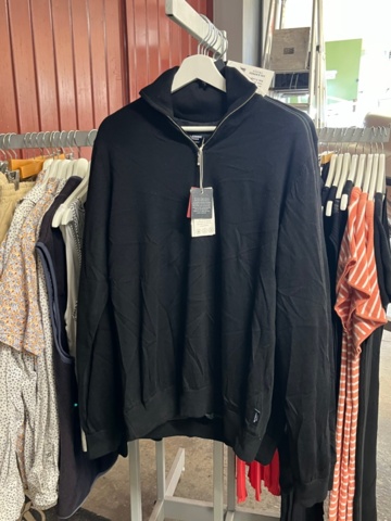 1437019-11 Parti nya kläder från Holebrook och Tretorn, ca 70 plagg