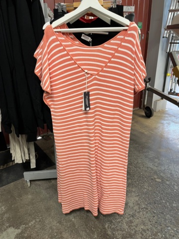 1437019-15 Parti nya kläder från Holebrook och Tretorn, ca 70 plagg