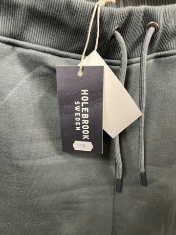 1437019-22 Parti nya kläder från Holebrook och Tretorn, ca 70 plagg