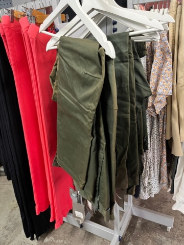 1437019-23 Parti nya kläder från Holebrook och Tretorn, ca 70 plagg