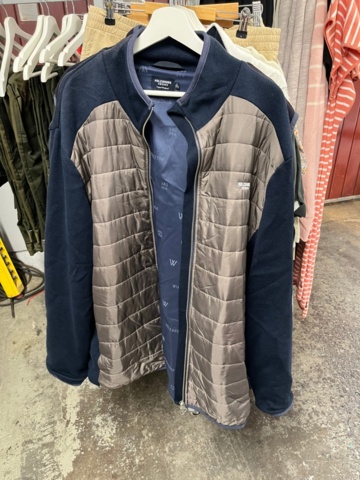 1437019-26 Parti nya kläder från Holebrook och Tretorn, ca 70 plagg