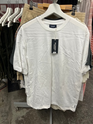 1437019-29 Parti nya kläder från Holebrook och Tretorn, ca 70 plagg