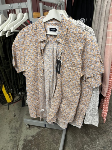 1437019-32 Parti nya kläder från Holebrook och Tretorn, ca 70 plagg