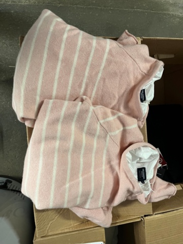 1437019-39 Parti nya kläder från Holebrook och Tretorn, ca 70 plagg