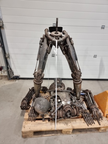 1421575-2 Staty av robot ca 204x95x80 cm