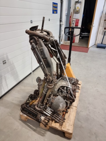 1421575-3 Staty av robot ca 204x95x80 cm